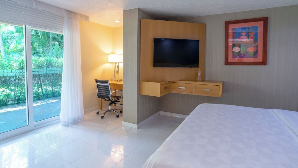 Standard Room, 1 King Bed, Ground Floor