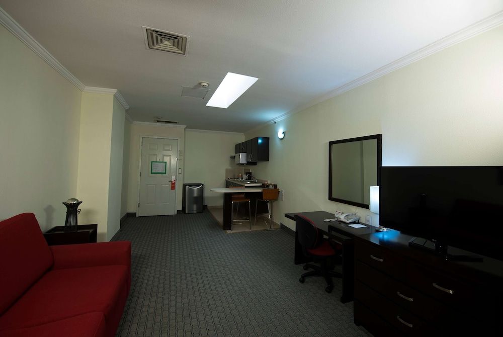 Suite, 2 Bedrooms, Non Smoking (Primary)