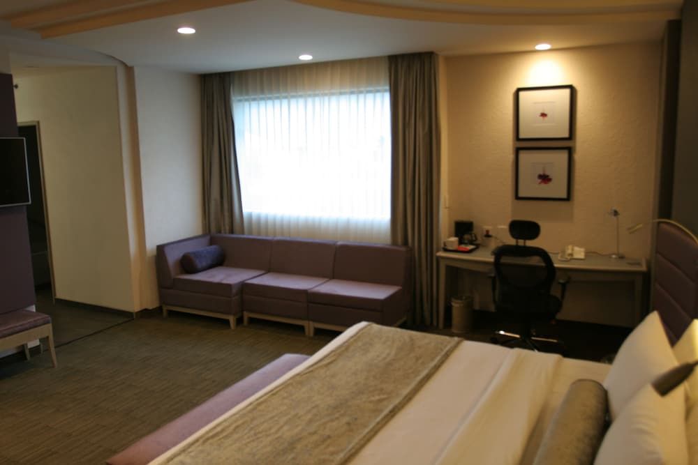 Standard Room, 1 King Bed, Accessible Bathtub