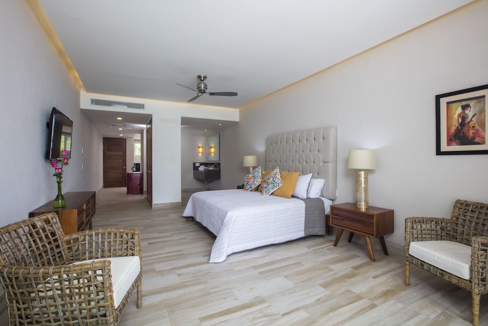 Vista Vallarta All Suites on the Beach Classic Junior Suite 2