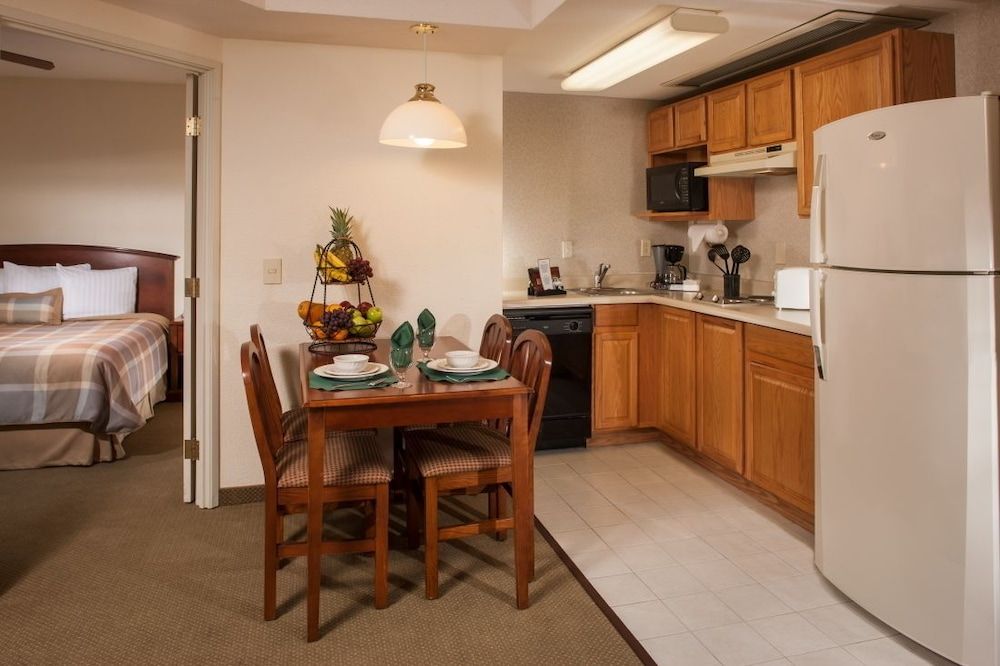 Suite, 2 Bedrooms, Kitchen