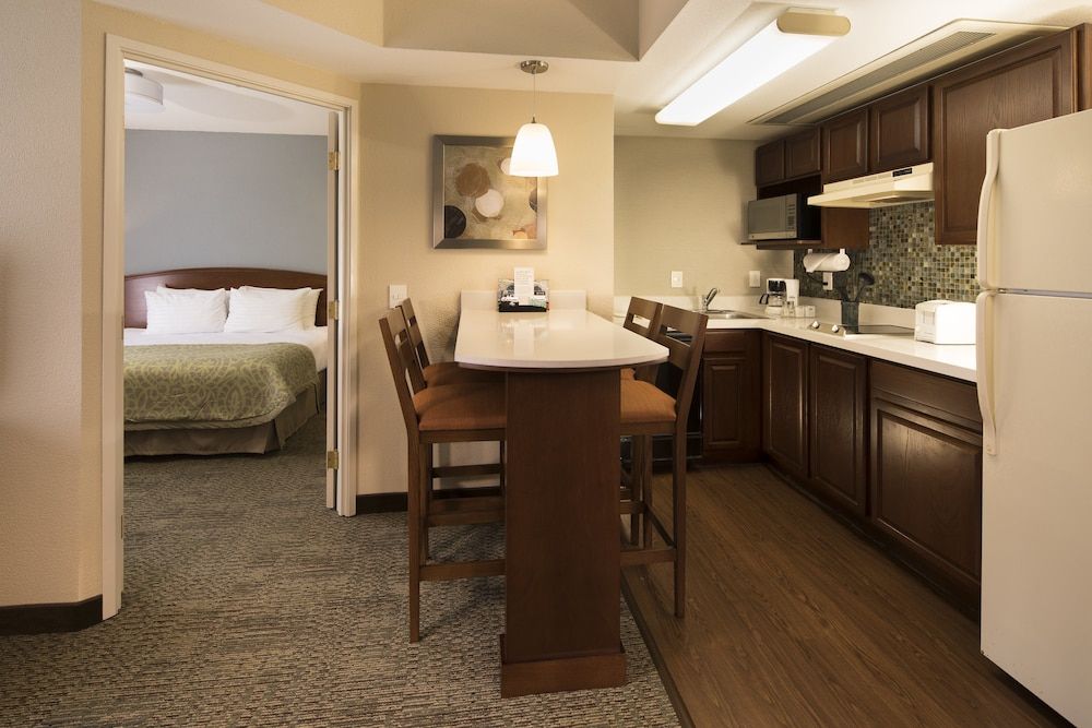 Suite, 2 Bedrooms, Kitchen