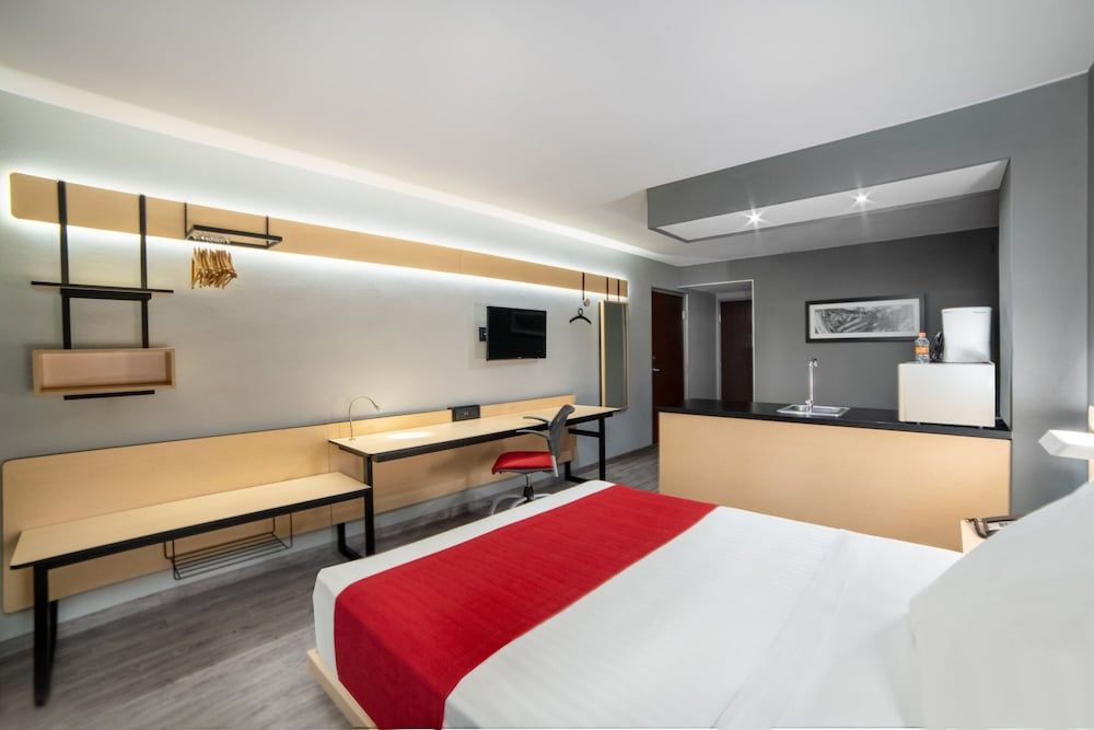 City Express by Marriott Puebla Centro Suite, 1 Queen Bed with Sofa bed 2