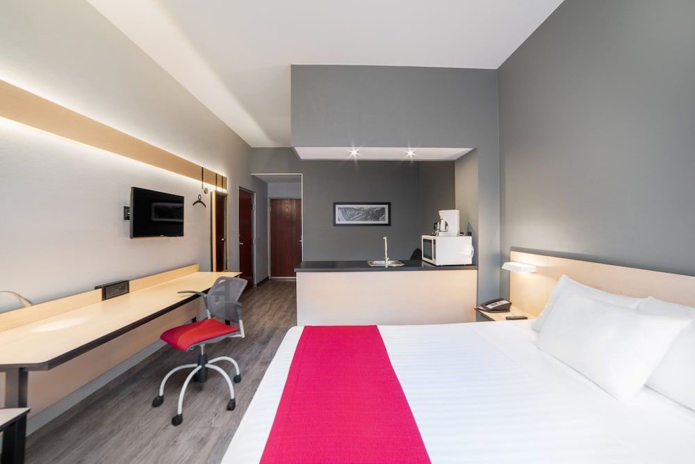 City Express by Marriott Puebla Centro Suite, 1 Queen Bed with Sofa bed 3