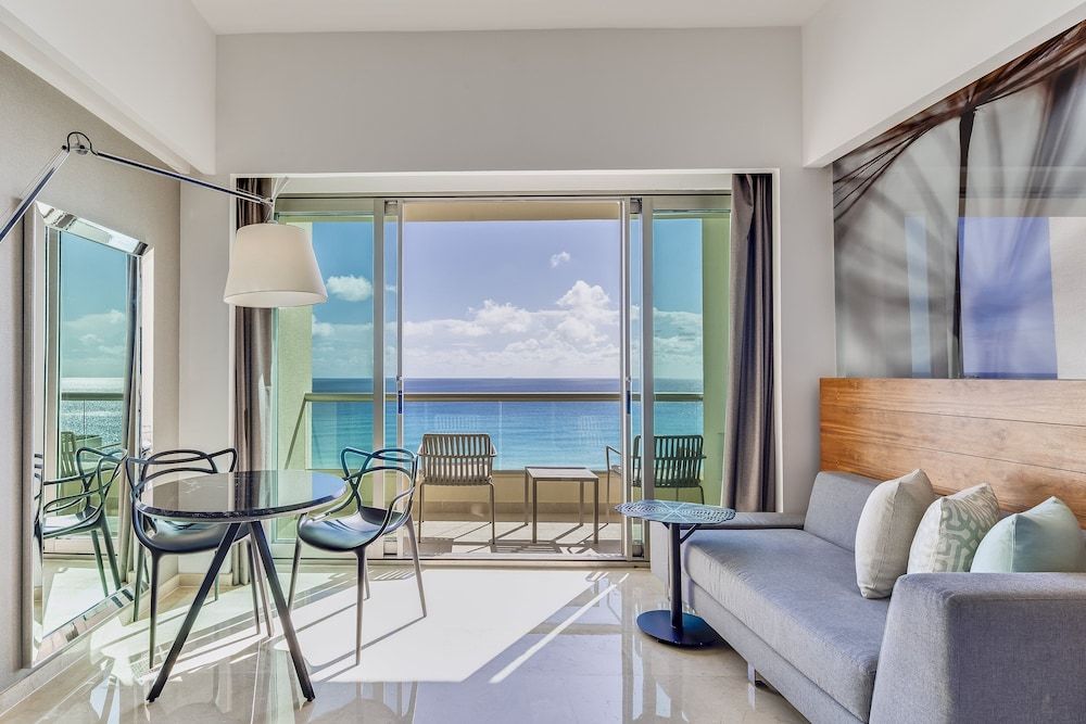 Premium Room, 1 King Bed, Non Smoking, Oceanfront (Aqua Club)