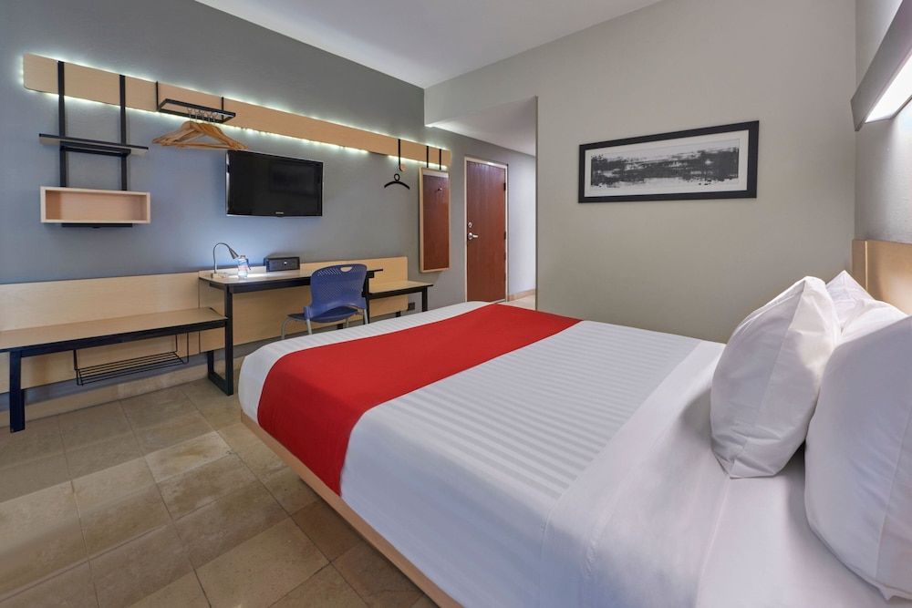 City Express by Marriott Cancun Room, 1 Queen Bed, Non Smoking 3
