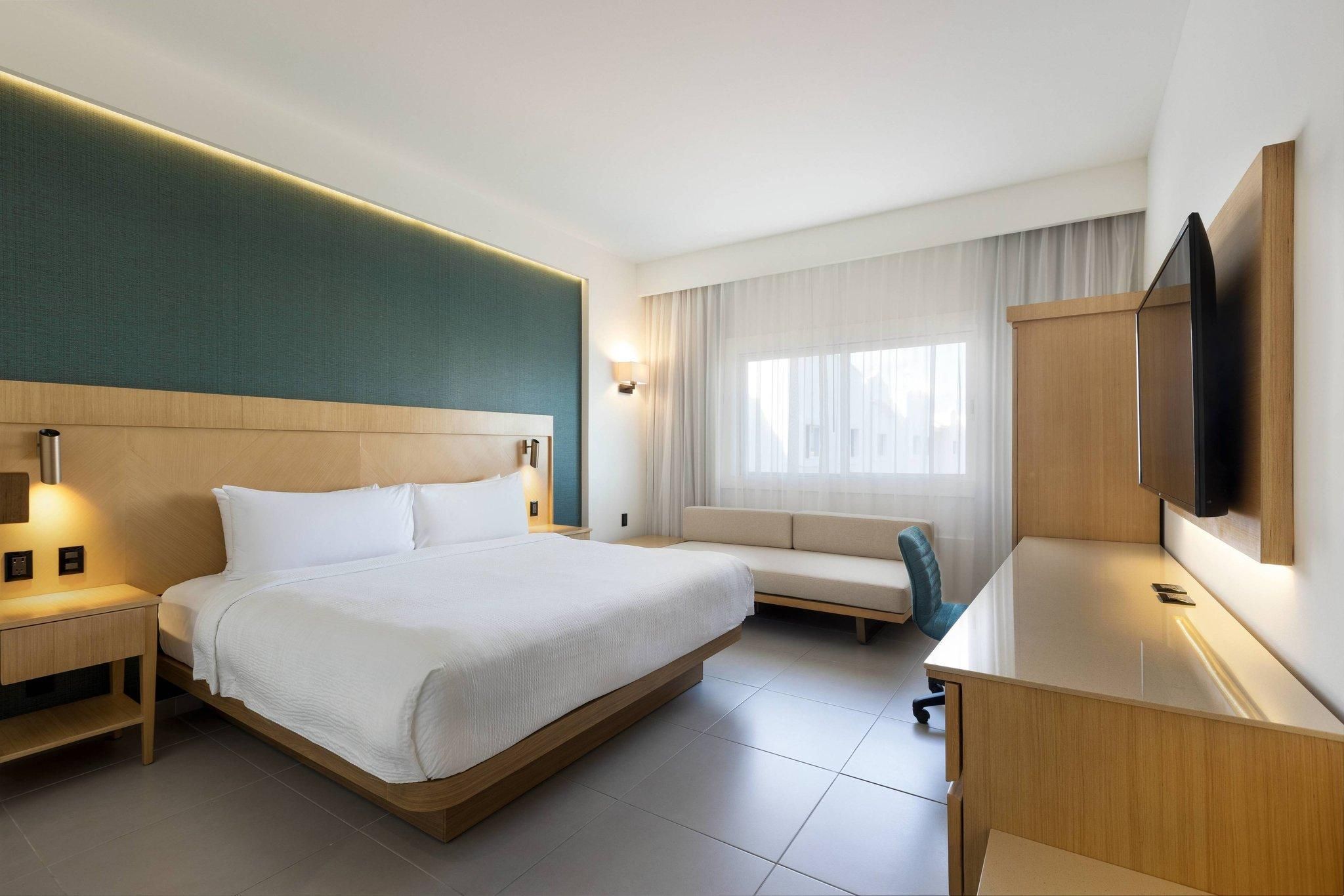 Courtyard by Marriott Cancun Airport Guest Room, 1 King