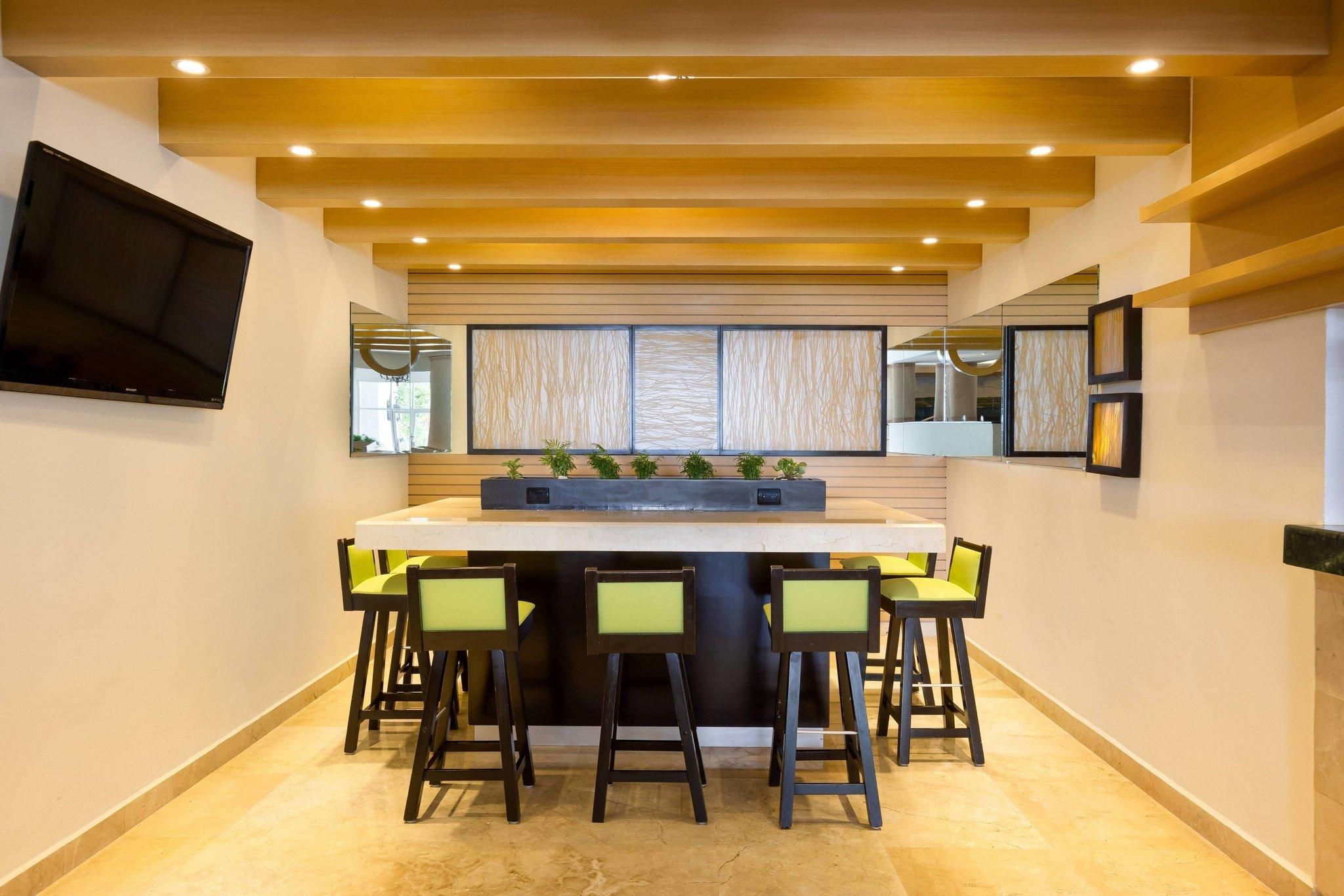 undefined Courtyard by Marriott Cancun Airport 9