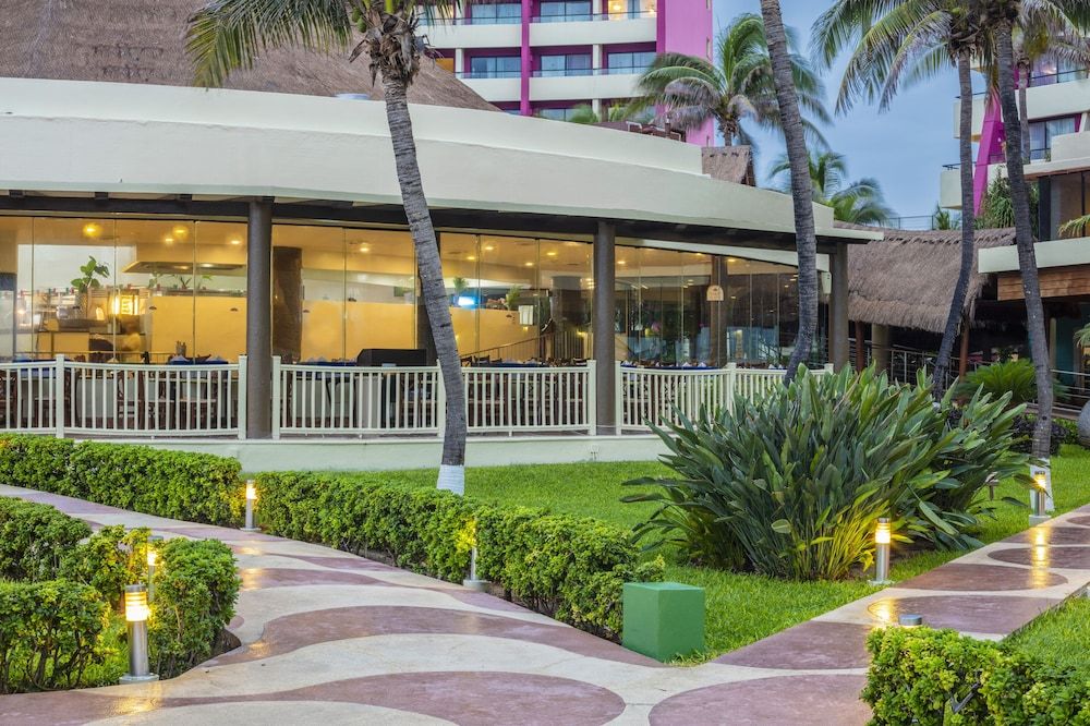 undefined Crown Paradise Club Cancun All Inclusive 3