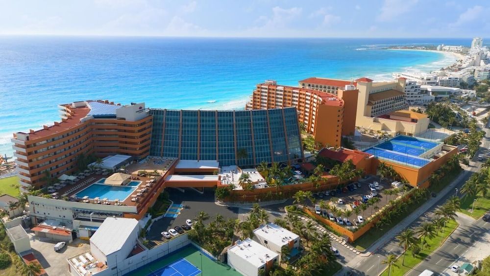 undefined Crown Paradise Club Cancun All Inclusive 2