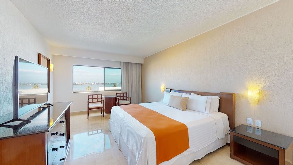 Flamingo Cancun - All Inclusive Standard Room, Lagoon View 3