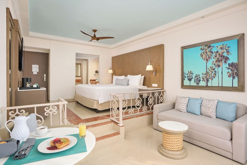 undefined Wyndham Alltra Cancun All Inclusive Resort 4