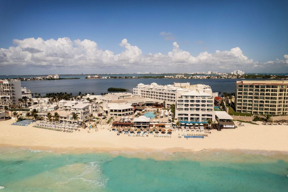 undefined Wyndham Alltra Cancun All Inclusive Resort 9