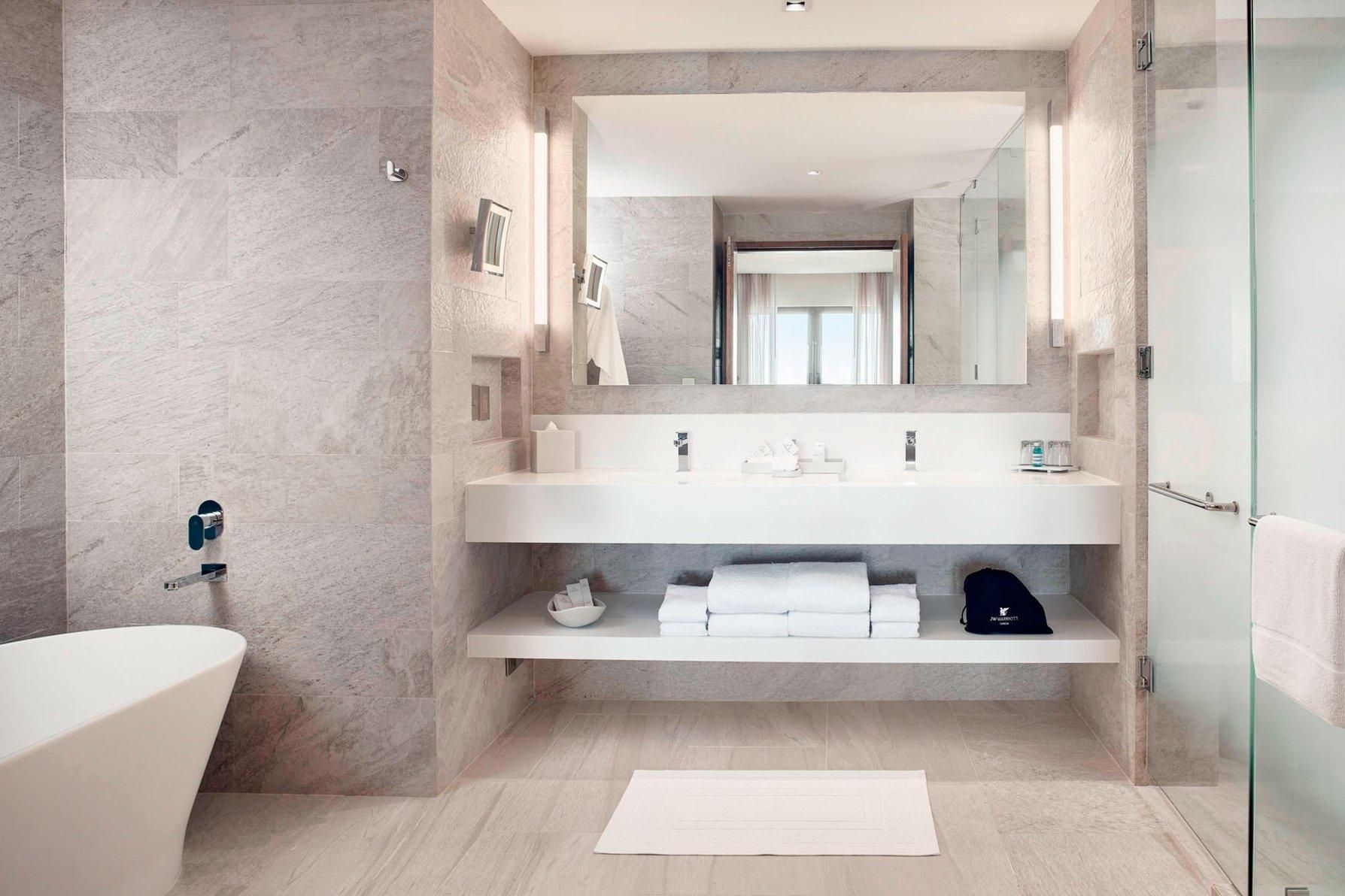 Club 91 for 2 adults, Club level, 1 Bedroom Larger Suite, 1 King, Sofa bed, Oceanfront View view