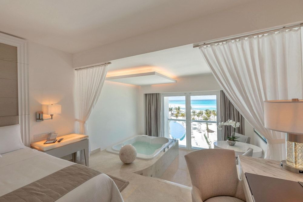 Royale Honeymoon Suite Oceanfront - Book 4 nights, Get 2 free nights at Punta Cana