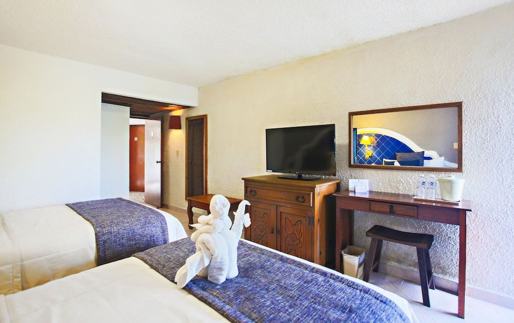 Casa del Mar Cozumel Hotel & Dive Resort Superior Room, Balcony, Garden View 3