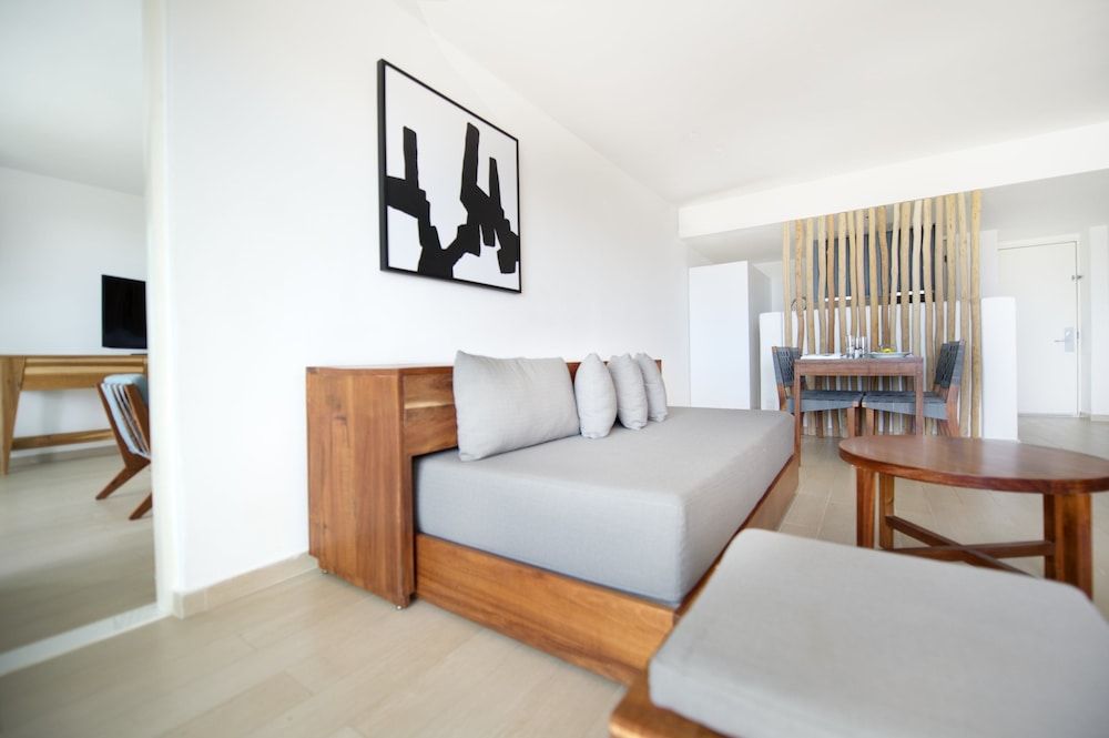 Master Suite with Plunge Pool, 1 King