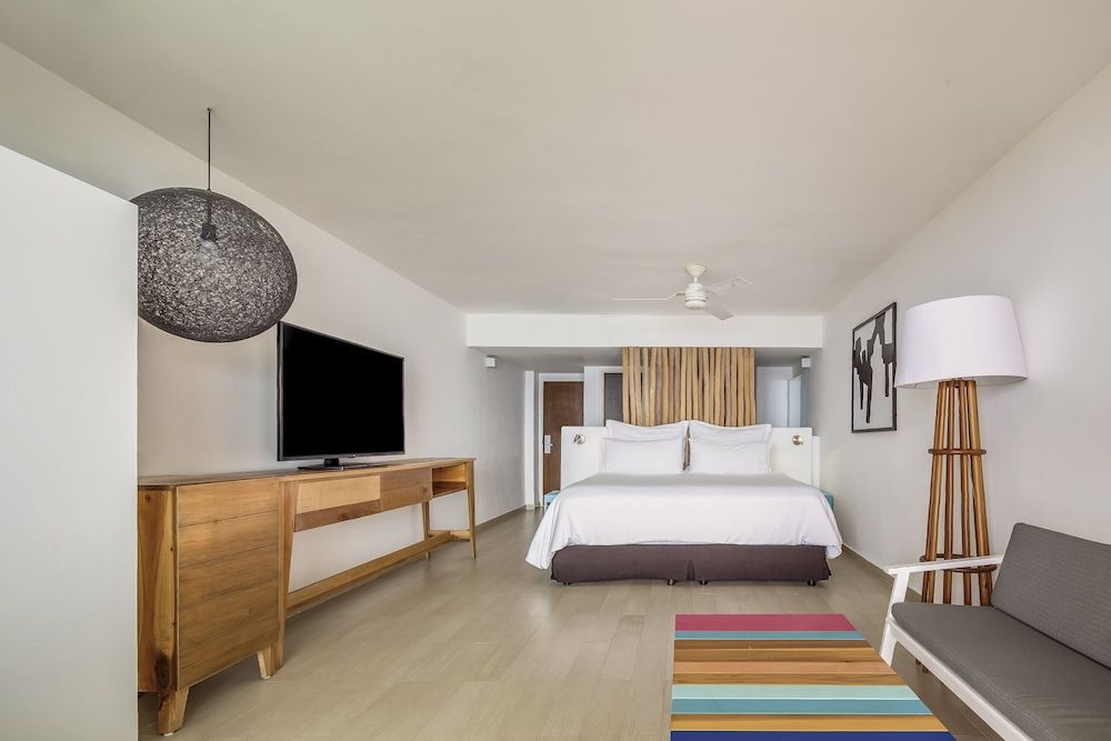 Deluxe Room, 1 King Bed, Non Smoking, Ocean View