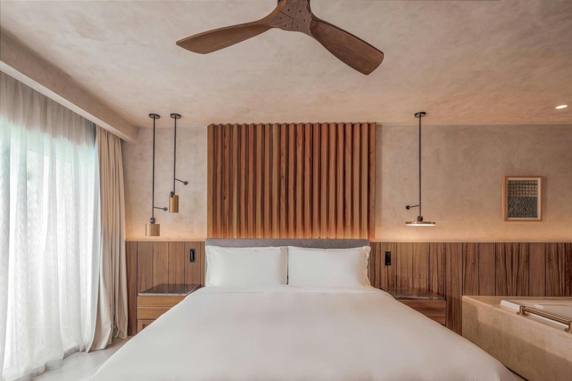 Deluxe, 1 King, Balcony