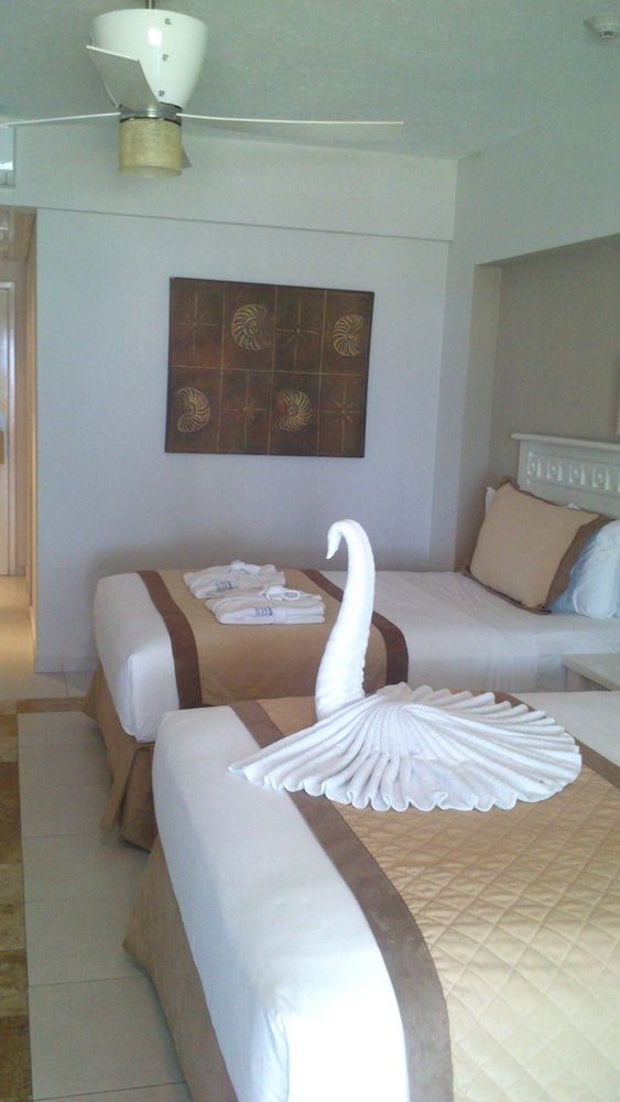 BlueBay Grand Esmeralda All Inclusive Deluxe Room, Garden View 6