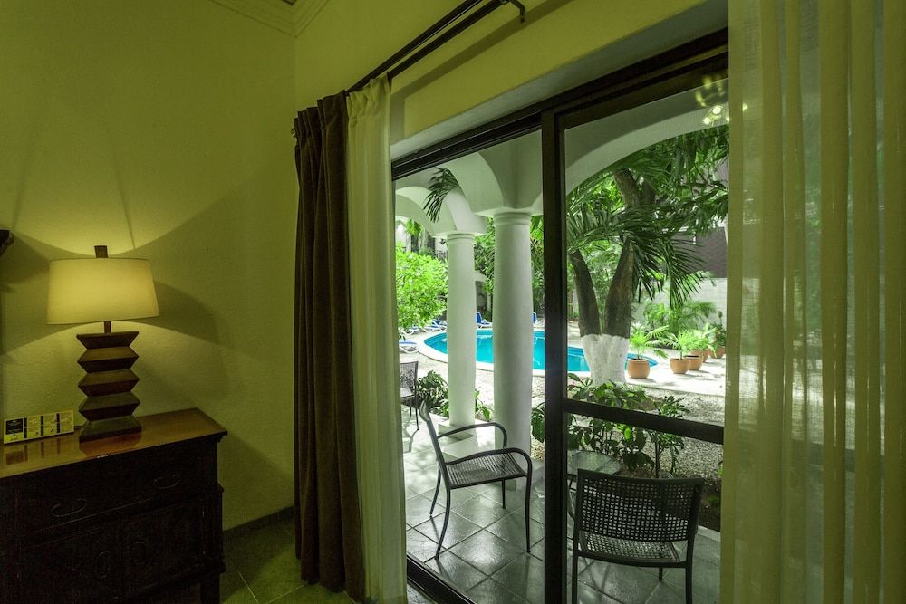 Hotel Hacienda Paradise Room, Poolside 4