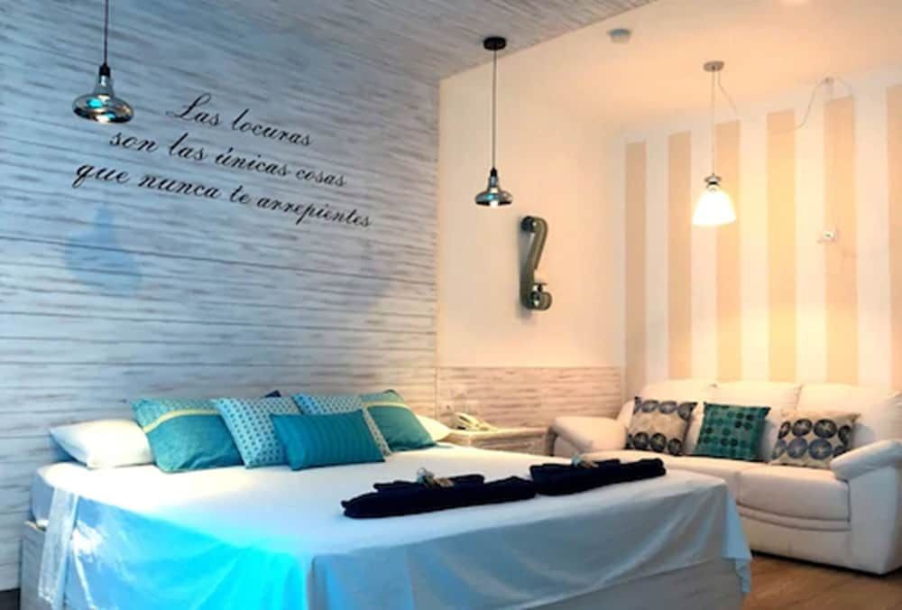 Hotel Coco Rio by Hospitality Wellbeing Junior Suite, 1 King Bed 2