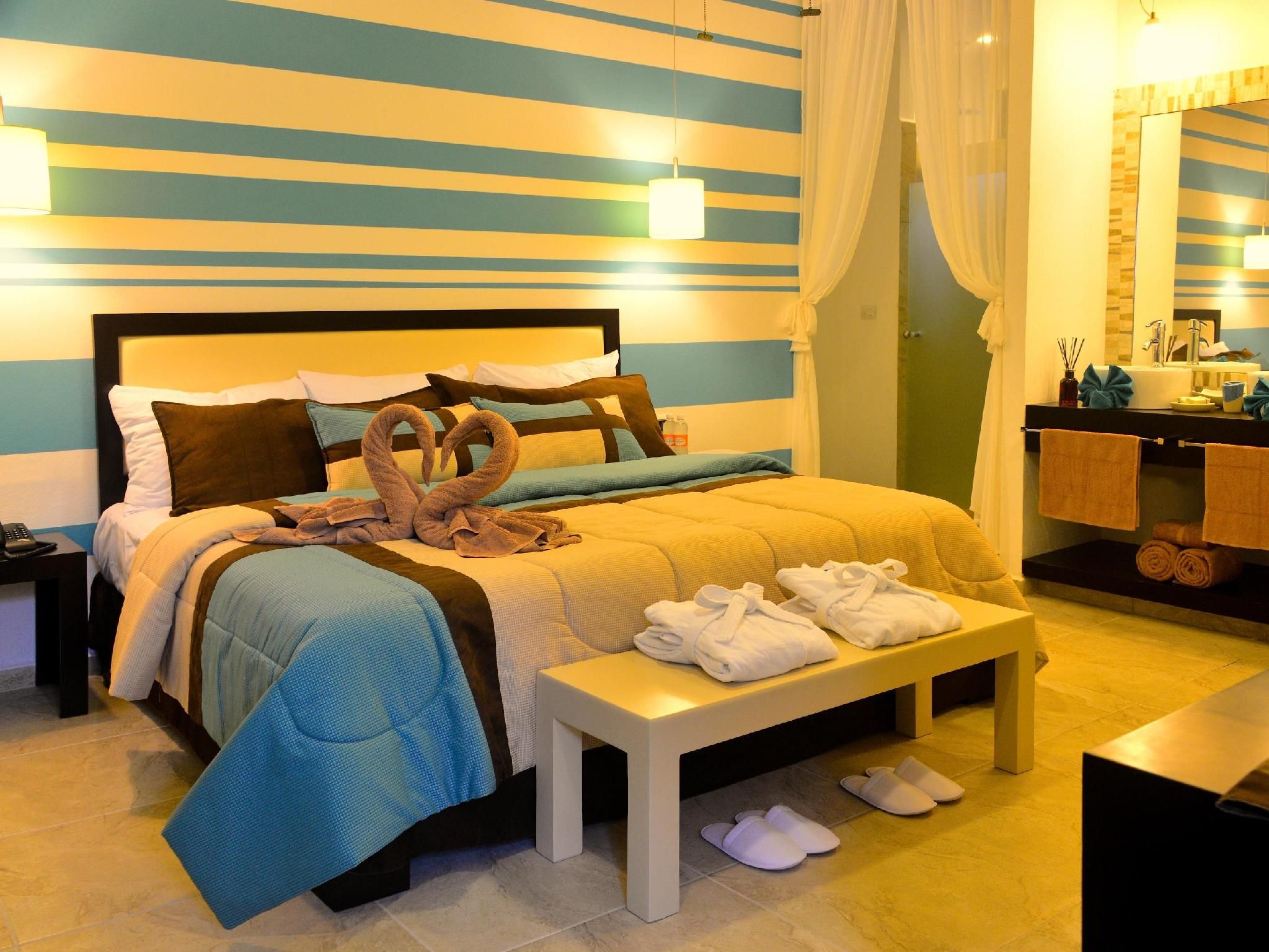Deluxe Master Suite