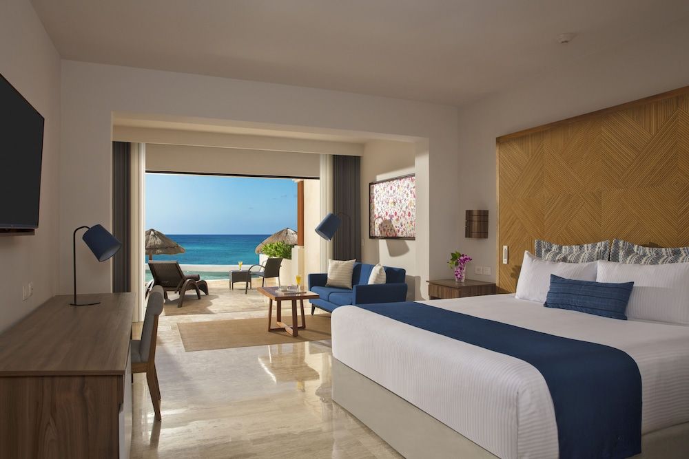 Preferred Club Junior Suite Ocean Front King