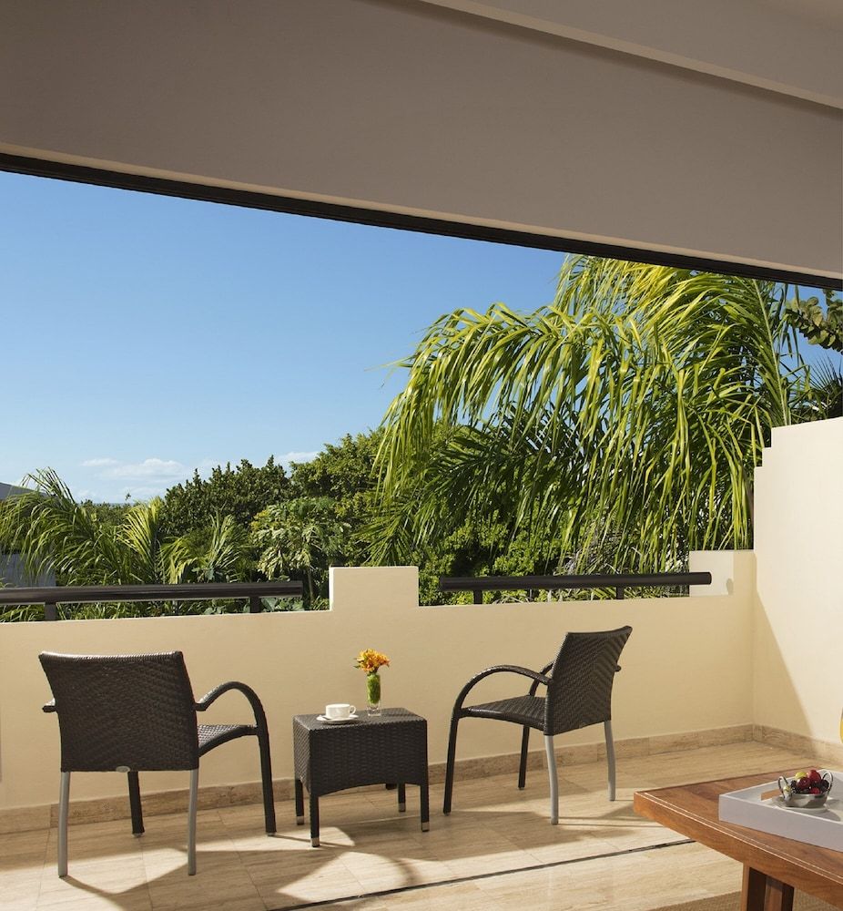 Deluxe Junior Suite Tropical View King