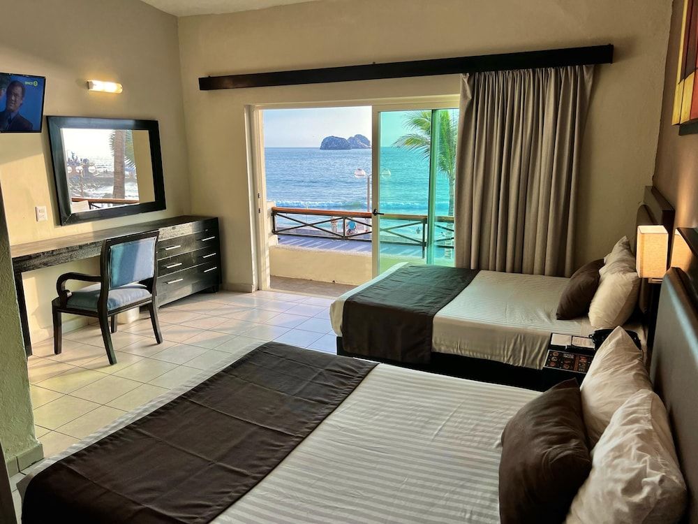 Hotel La Siesta Malecón Standard Room, 2 Double Beds, Ocean View 4