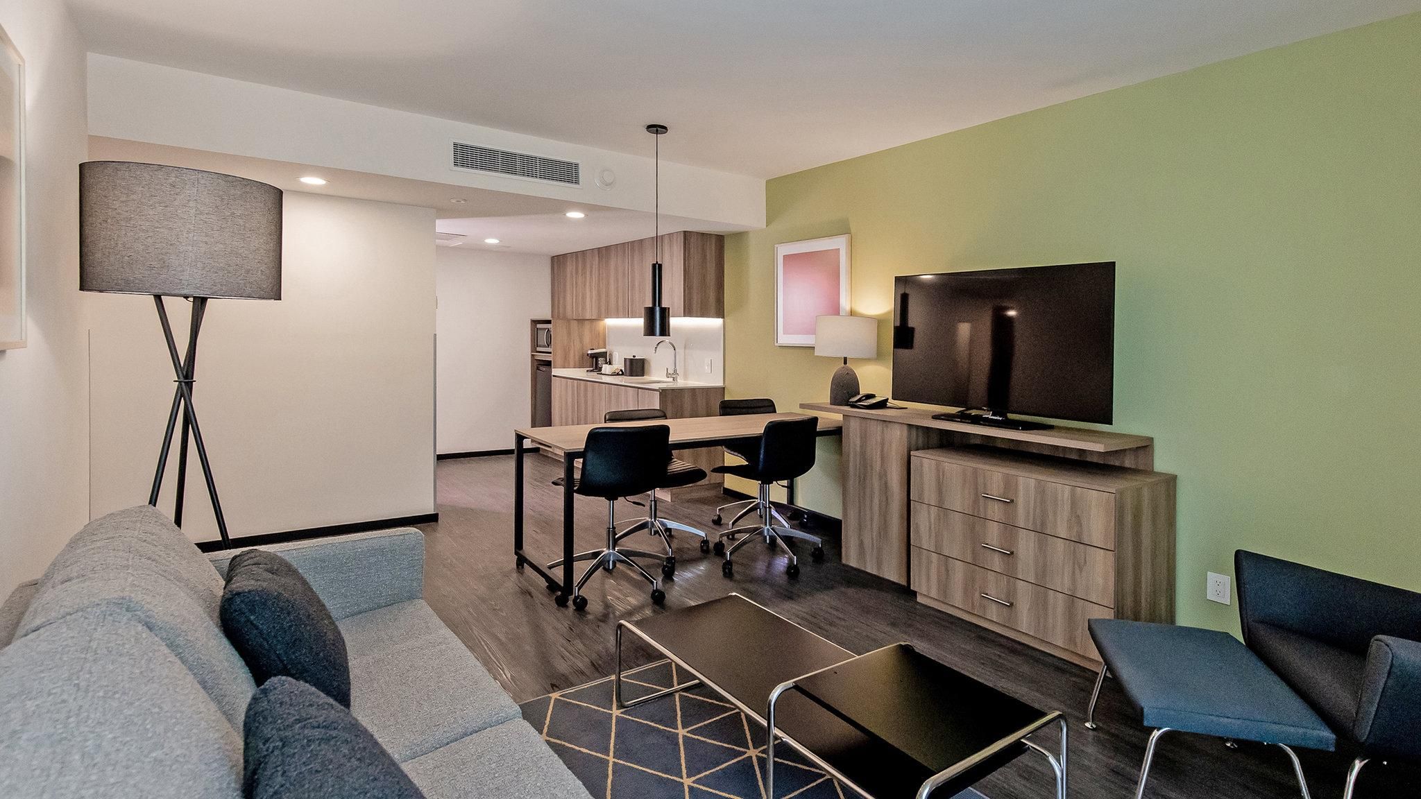2 Double Suite Courtyard Access