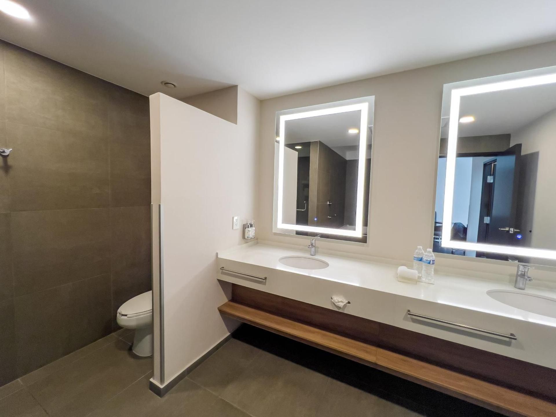 1 King Suite City View
