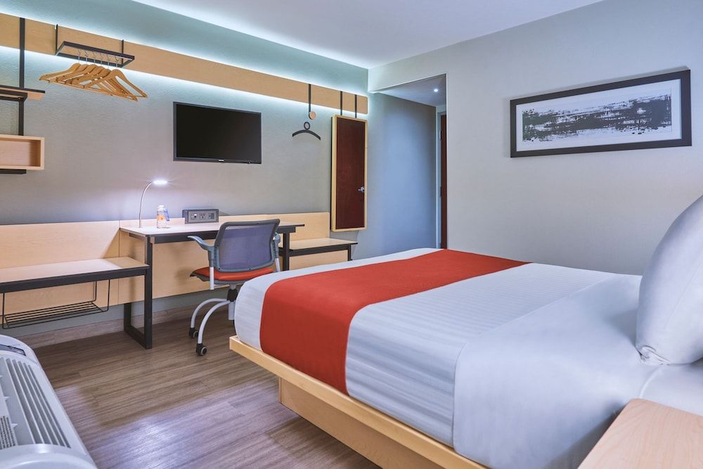 City Express by Marriott Hermosillo Room, 1 Queen Bed, Non Smoking 2