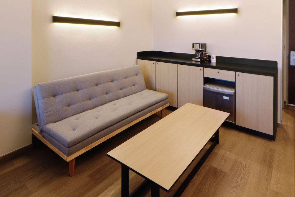 City Express by Marriott Nuevo Laredo Superior Room, 1 Queen Bed with Sofa bed 11