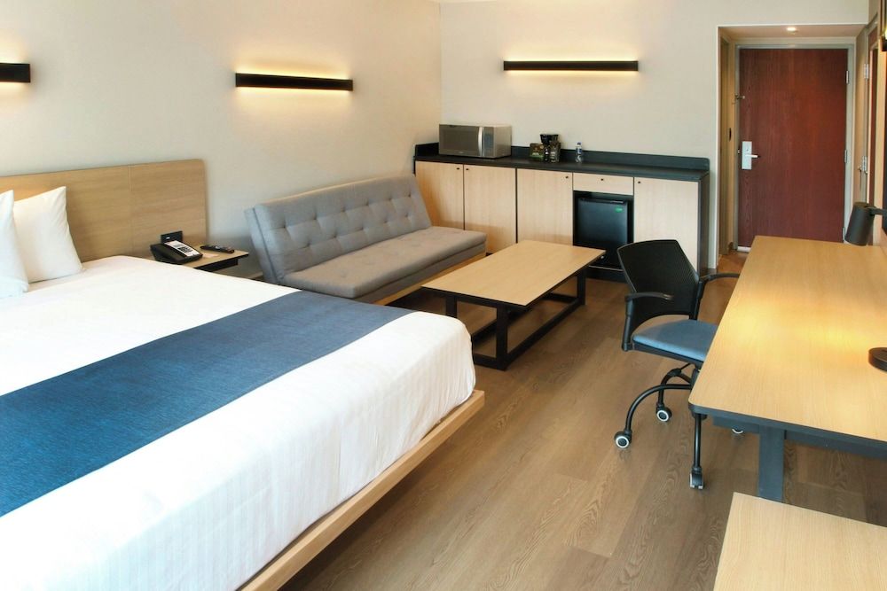 City Express by Marriott Reynosa Suite, 1 Queen Bed with Sofa bed 3