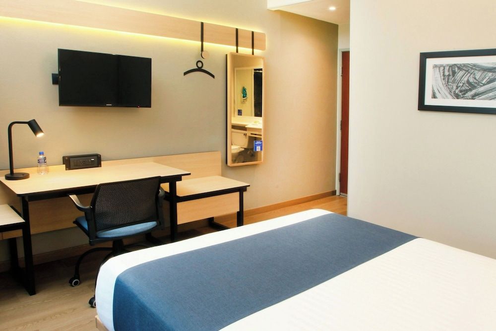 City Express by Marriott Reynosa Room, 1 Queen Bed 11