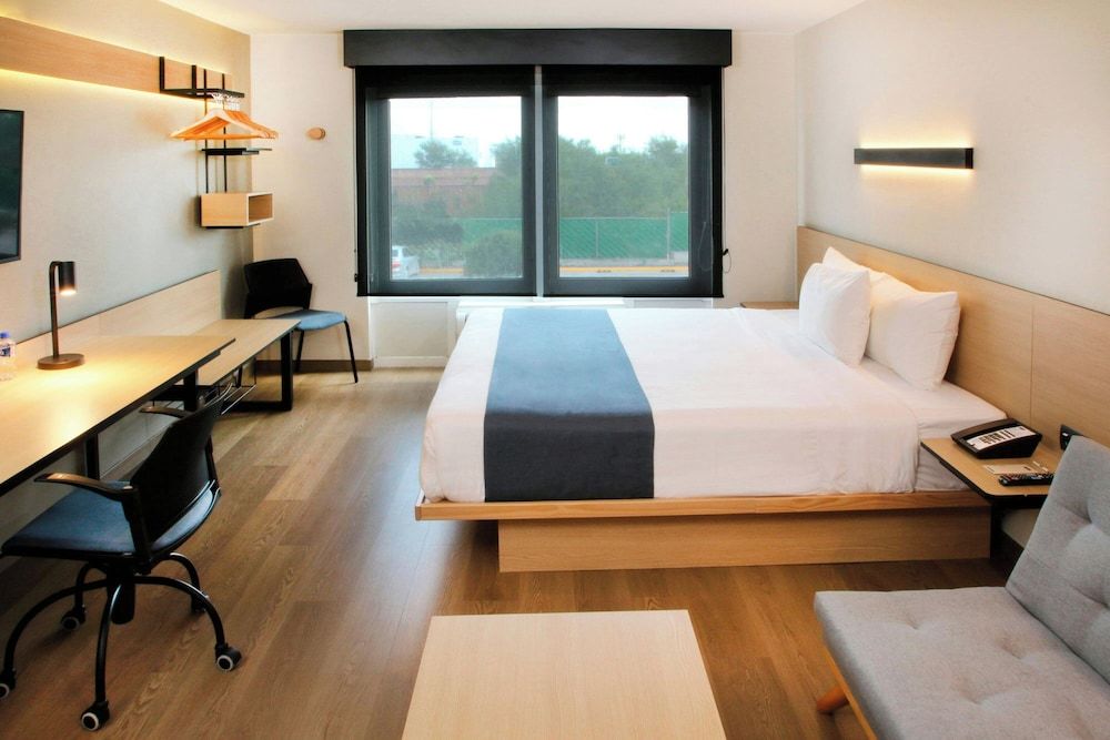 City Express by Marriott Reynosa Suite, 1 Queen Bed with Sofa bed 4