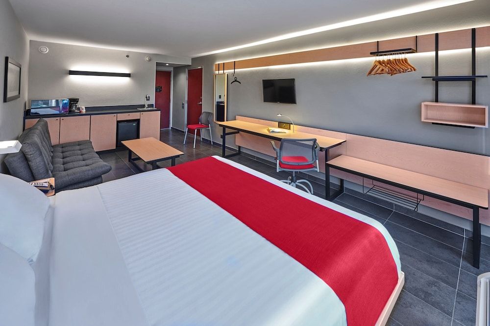 City Express by Marriott Tampico Room, 1 King Bed with Sofa bed