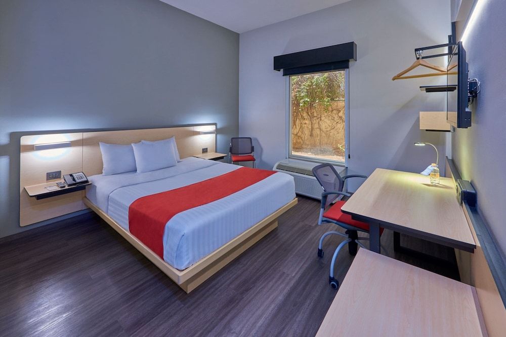 City Express by Marriott Tampico Room, 1 Queen Bed 3