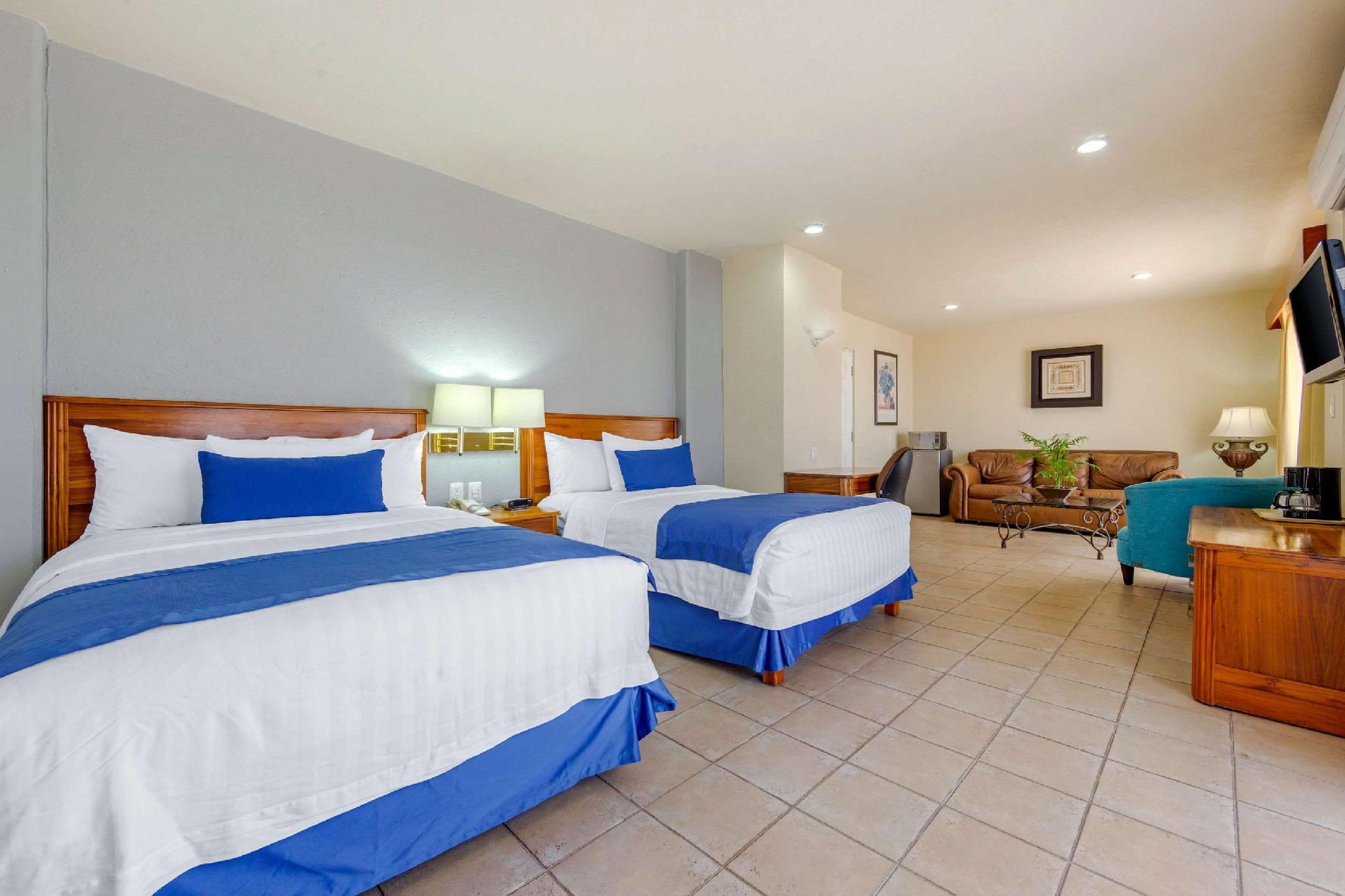 2 Double Beds, Suite, Nonsmoking