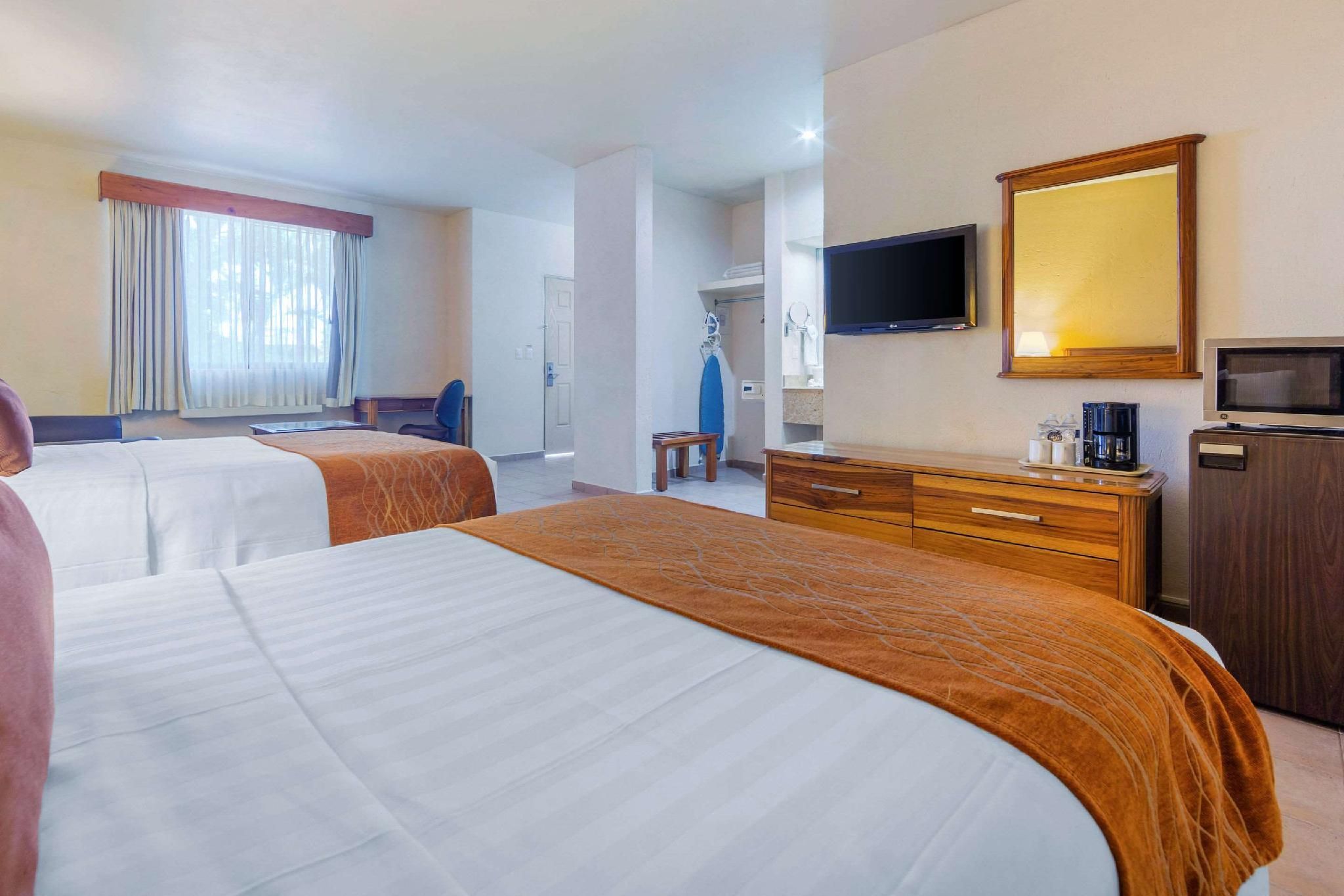 2 Double Beds, Suite, Nonsmoking