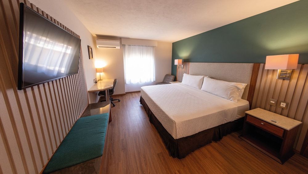 Standard Room, 1 King Bed