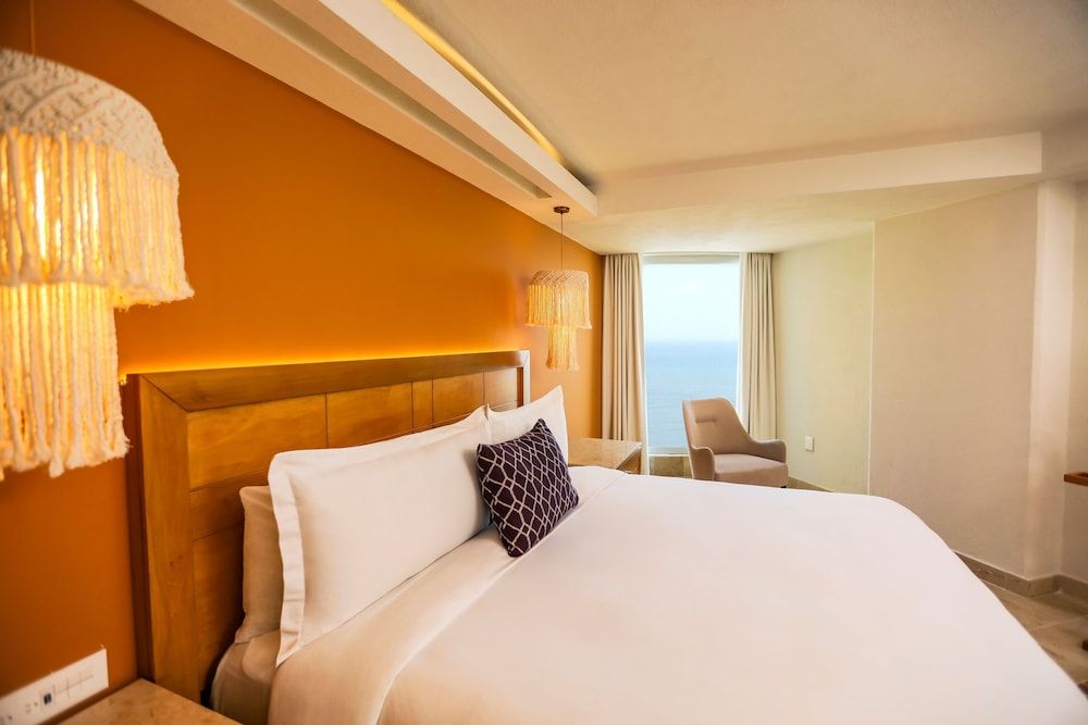 Camino Real Veracruz Deluxe King 5