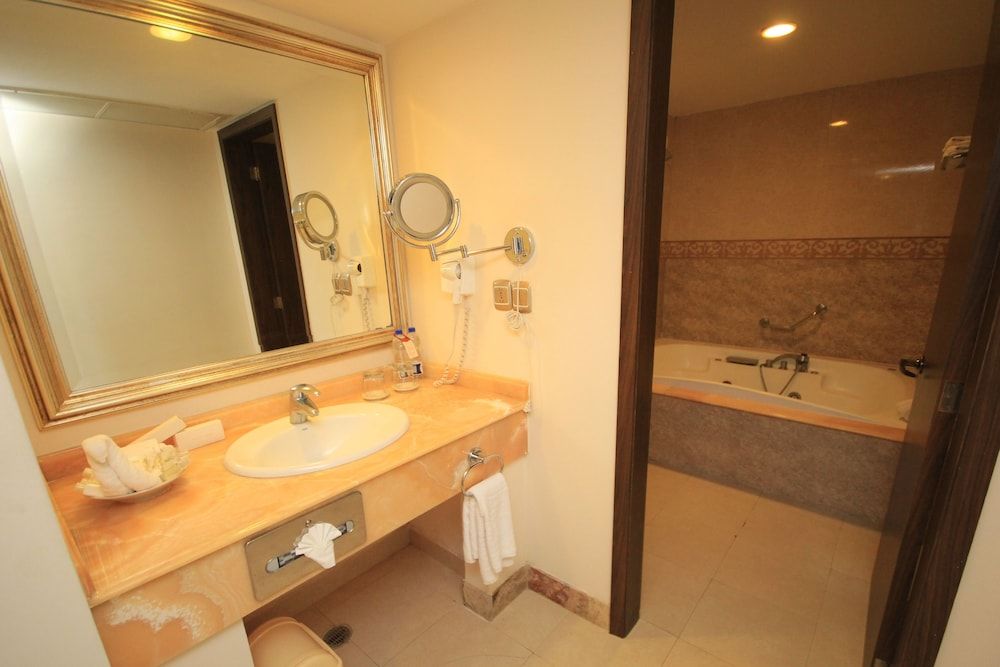 Gran Hotel Diligencias Master Suite 6