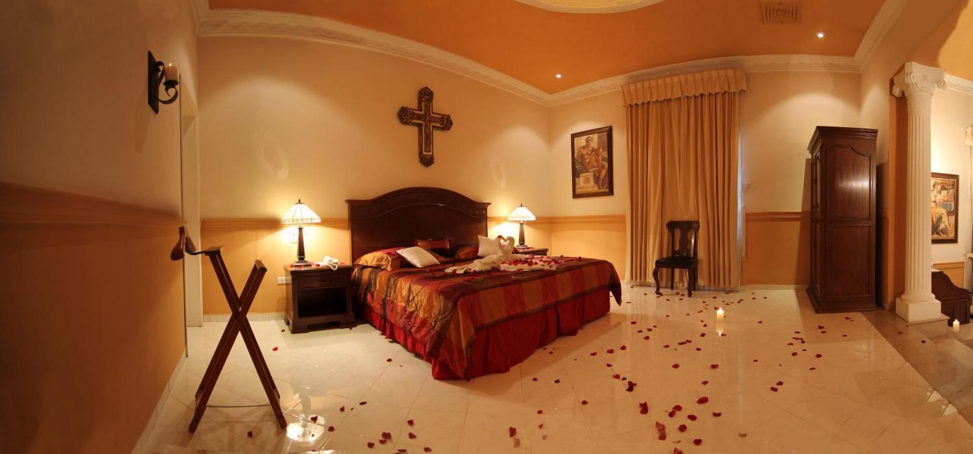 Master Suite with One King Bed & Spa Bath - Garden View