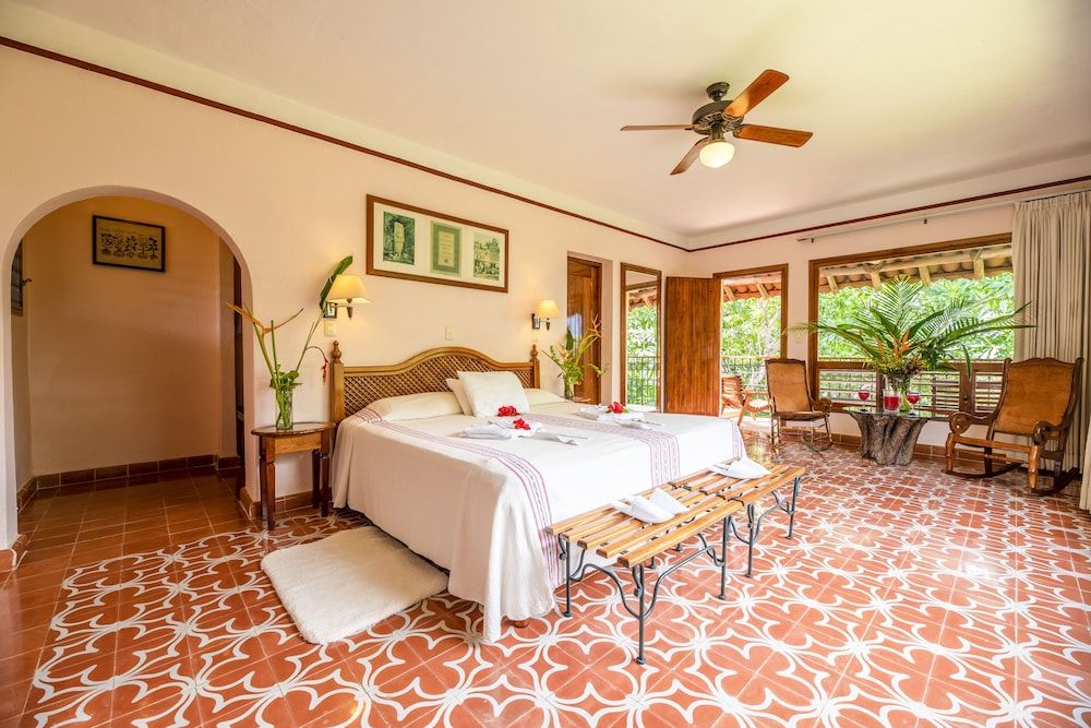 Superior Room, Jetted Tub