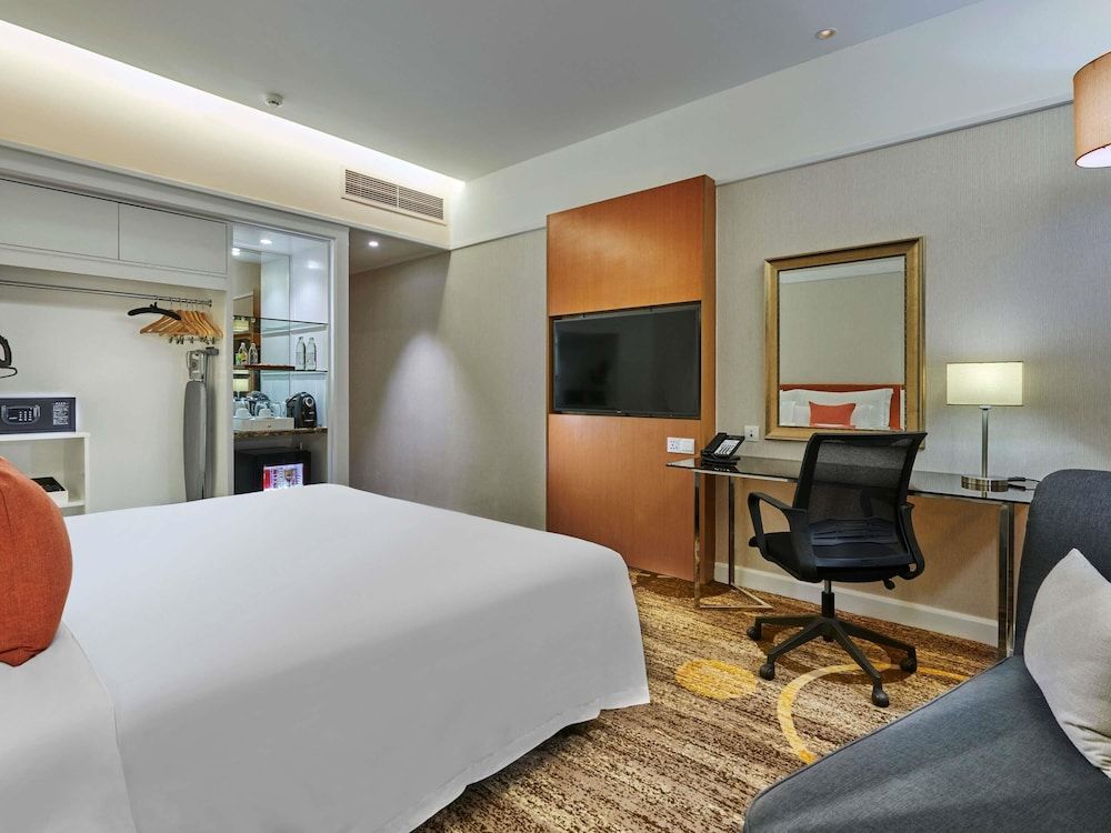 Pullman Kuala Lumpur City Centre Hotel & Residences Deluxe Room, 1 King Bed