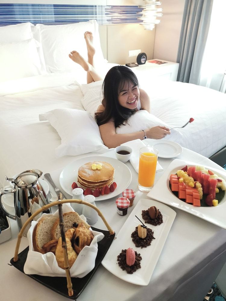 Pullman Kuala Lumpur City Centre Hotel & Residences Deluxe Room, 1 King Bed 2