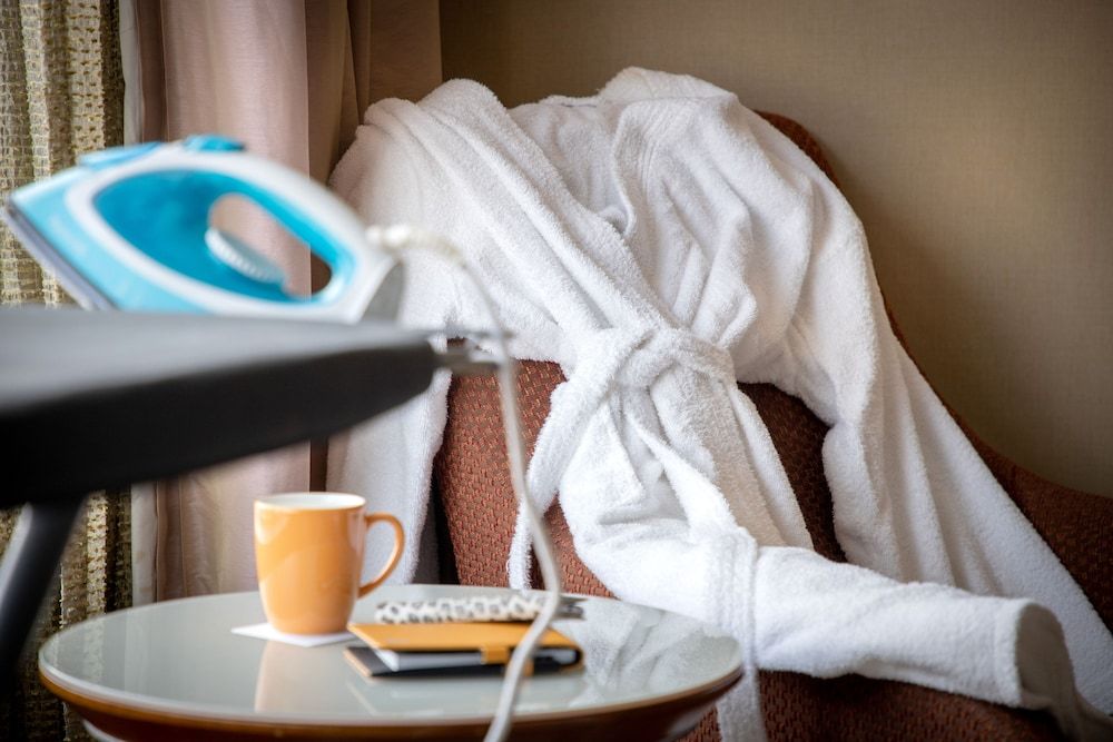 Traders Hotel Kuala Lumpur Deluxe Room, 1 King Bed 5