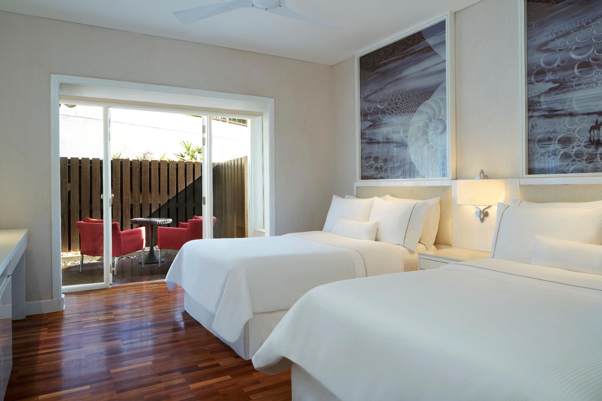 Guest room, 2 Twin, Patio view